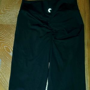 Zyia Black Scrunched 7/8 leggings